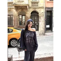 黑泽玄七漫游秋季显瘦遮肉复古印花时尚休闲斜肩套装女