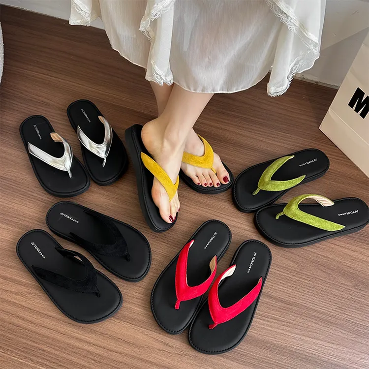 2025夏季新款多巴胺人字夹脚拖鞋女外穿休闲百搭平底沙滩凉拖鞋