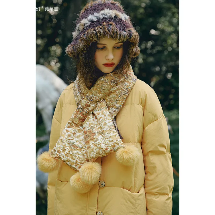 菀壹2025冬季新款设计感保暖鸭绒上衣女围巾领羽绒外套Y01731559