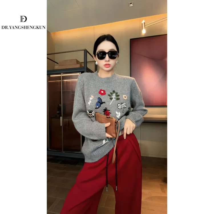 杨圣坤2025秋季新品100%山羊绒花卉刺绣圆领套头针织衫S82581346