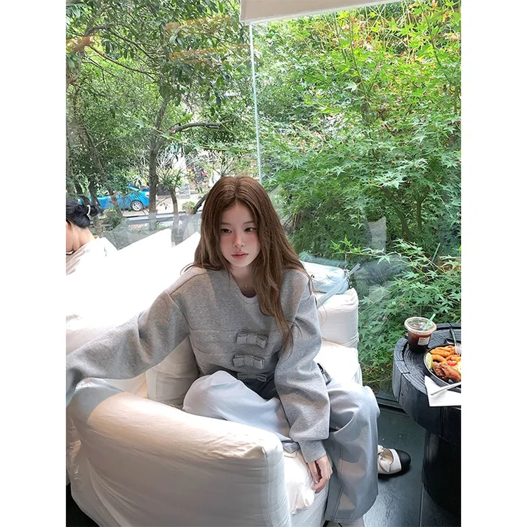 卫衣女早秋季慵懒风圆领长袖休闲韩系减龄蝴蝶结白色显瘦套头上衣
