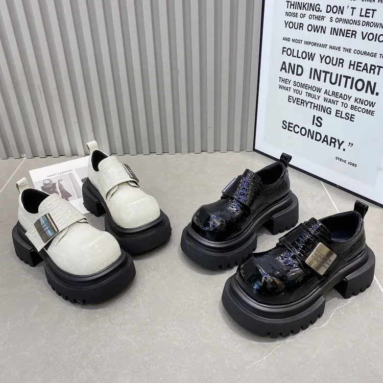 2025春季新款松糕底魔术贴乐福鞋女鞋圆头厚底休闲时尚漆皮单鞋