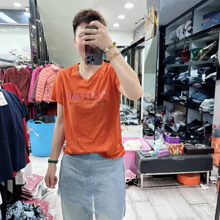 夏季凉爽丝光棉新款V领字母简约3色上衣6837品