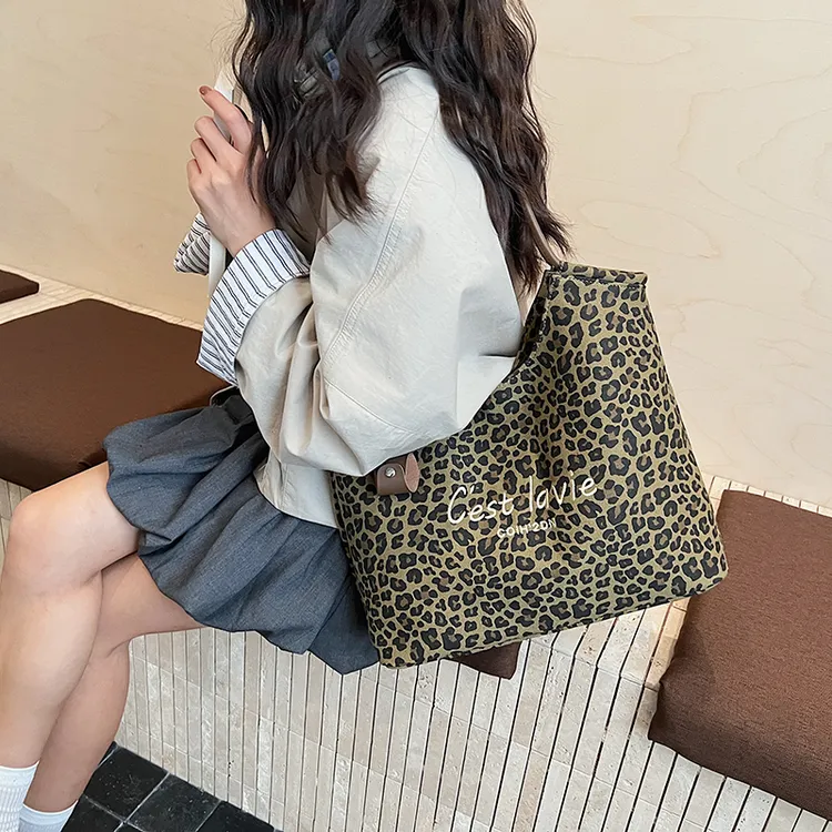 南风choi2dn热烈暗涌托特包包女秋冬大容量时髦豹纹手提包单肩包 