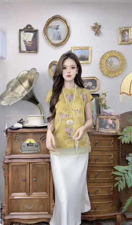 2025新款夏季宽松设计感复古黄色圆领刺绣假两件上衣衬衫女