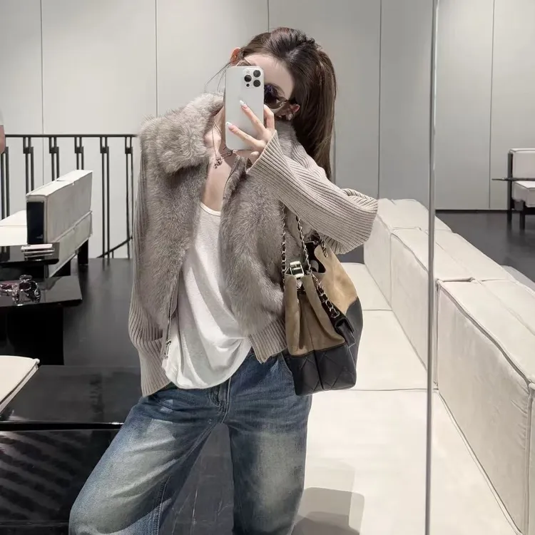 “毛绒暖暖”2025年秋冬新品女士时髦洋气针织拼接两穿百搭毛毛外套