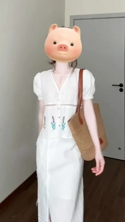 2025夏季法式温柔风绣花蕾丝镂空花边拼接上衣搭配开叉半身裙套装