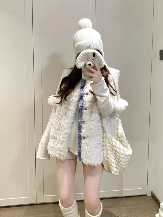 女秋冬新款高级感蓝格子拼接马甲小香风白色羊羔毛绒马甲外套上衣