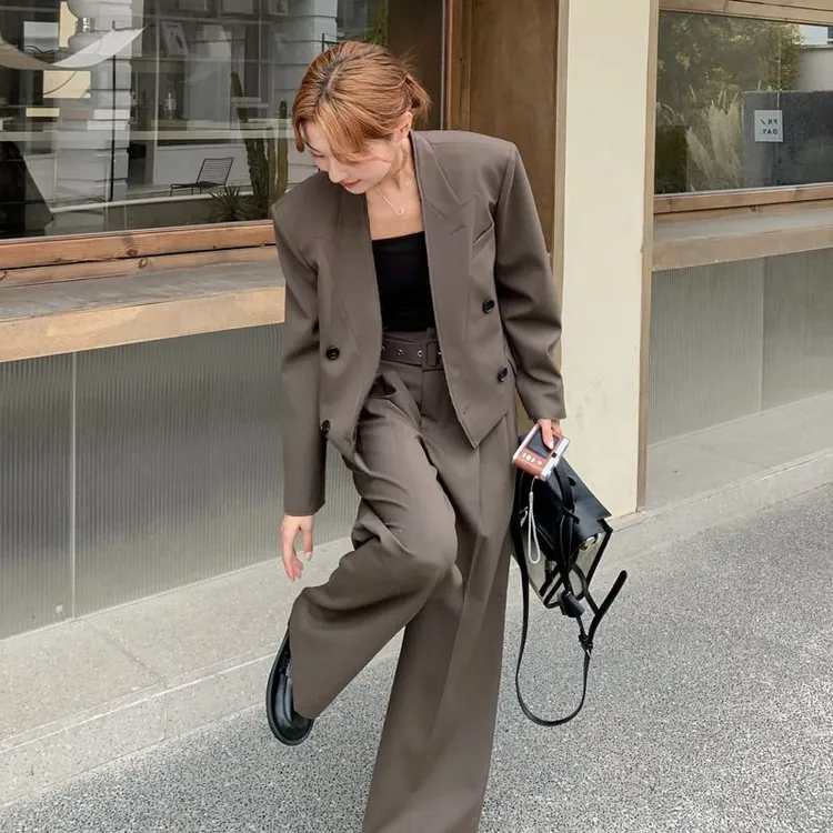 欧货轻奢简约咖色西装套装女2025秋季新款高级感气质阔腿裤两件套