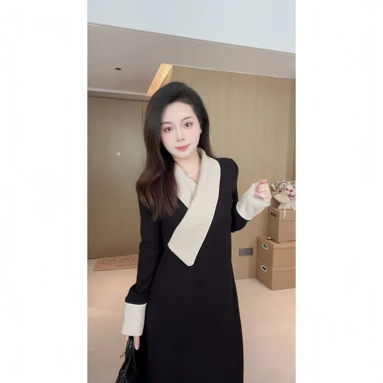 冬季气质V领珍珠拼接加绒连衣裙 2025新款韩系收腰显瘦直筒长裙女