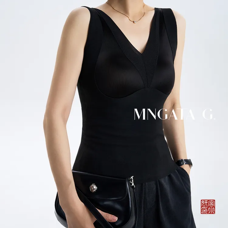 MNGATA G.宫小妍肆玖过冬打底保暖带胸垫一体强弹力打底5093002