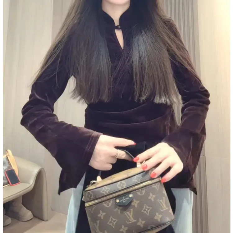 萱贝纯大码国风喇叭袖内搭打底衫女2026早春新款厚款显瘦丝绒上衣