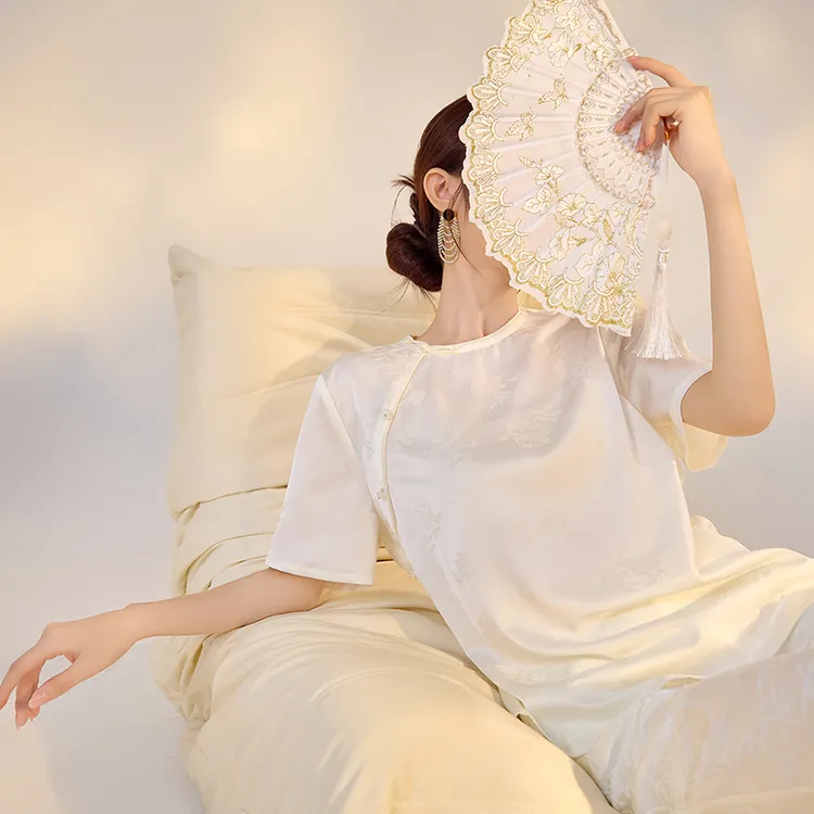 新款花朵提花桑蚕丝短袖纯色轻奢简约设计感百搭气质T恤女  M4006