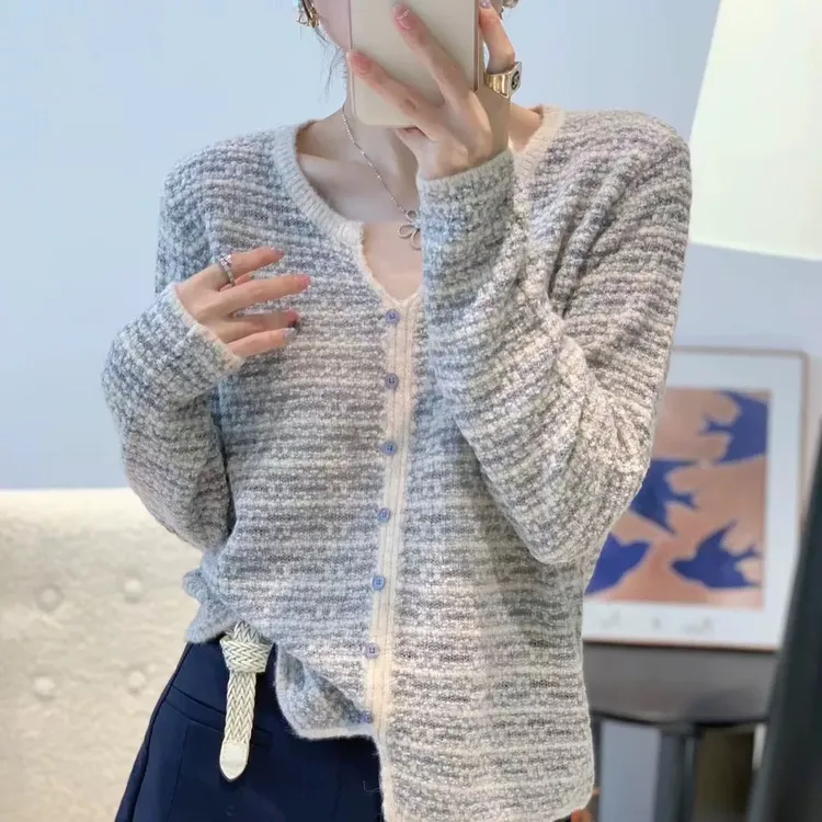 秋冬新款剪刀领花纱小香风针织衫长袖时尚洋气宽松打底衫休闲毛衣