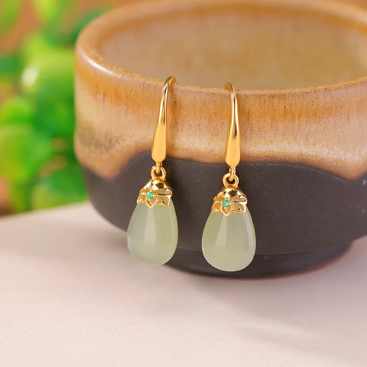 S925纯银镀金和田玉青玉复古气质水滴耳钩简约百搭显白耳坠