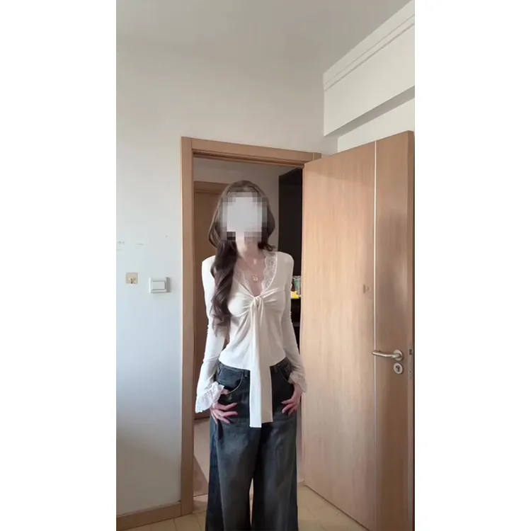 纯欲性感辣妹v领t恤女秋季假两件蕾丝拼接修身显瘦上衣+裤子套装