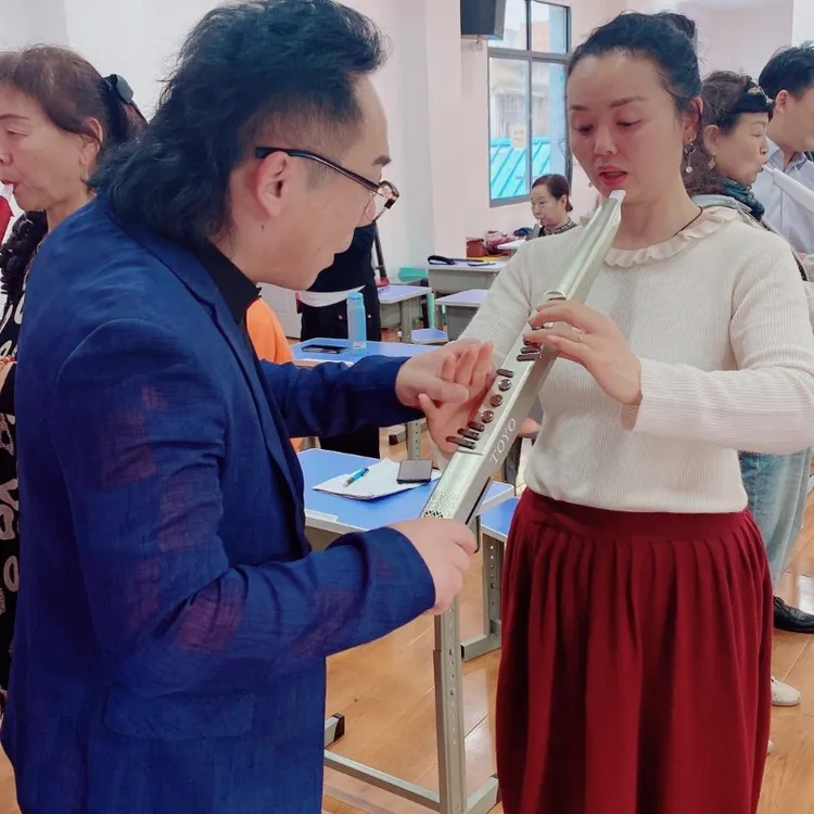 学习电吹管就来乐舞琴行面对面教学教会会茉莉花演奏