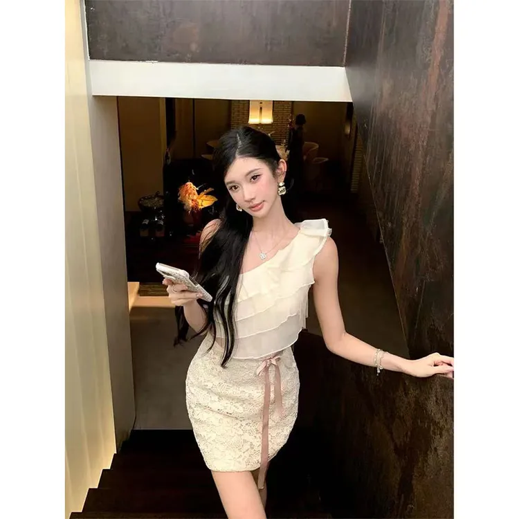 2025夏季新款甜美性感纯欲斜肩荷叶边上衣高腰蕾丝半身裙时尚套装