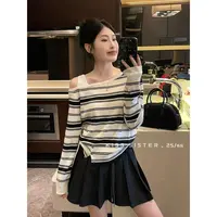 （6-8运贴）秋季时髦穿搭！设计感条纹斜肩针织衫半排扣开叉下摆小衫