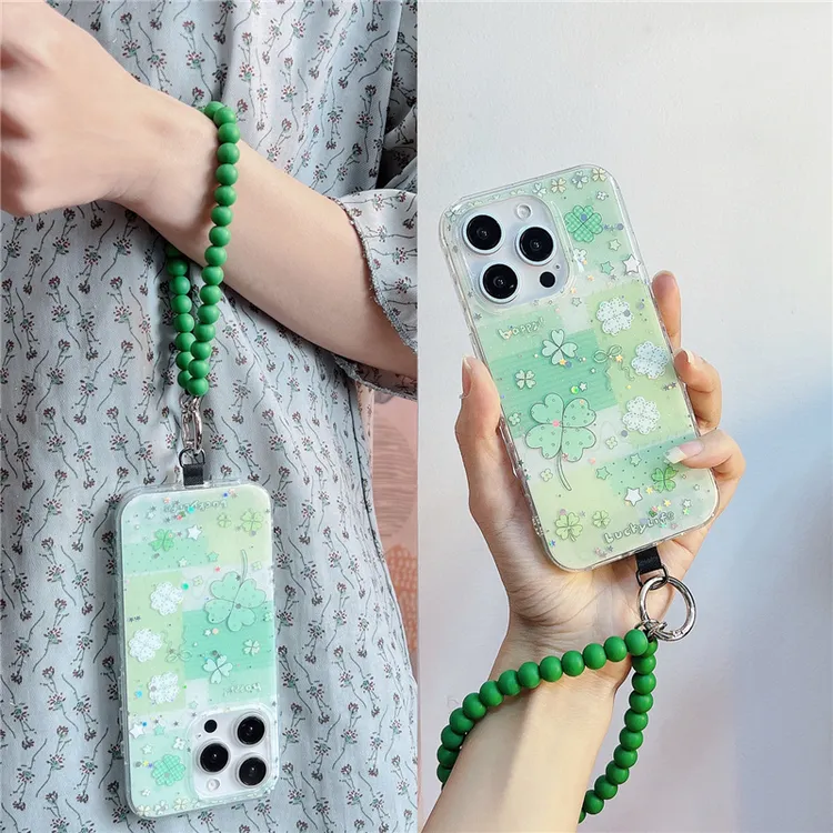 ins夏日小清新四叶草手链珠适用苹果15/14/13手机壳iphone16防摔