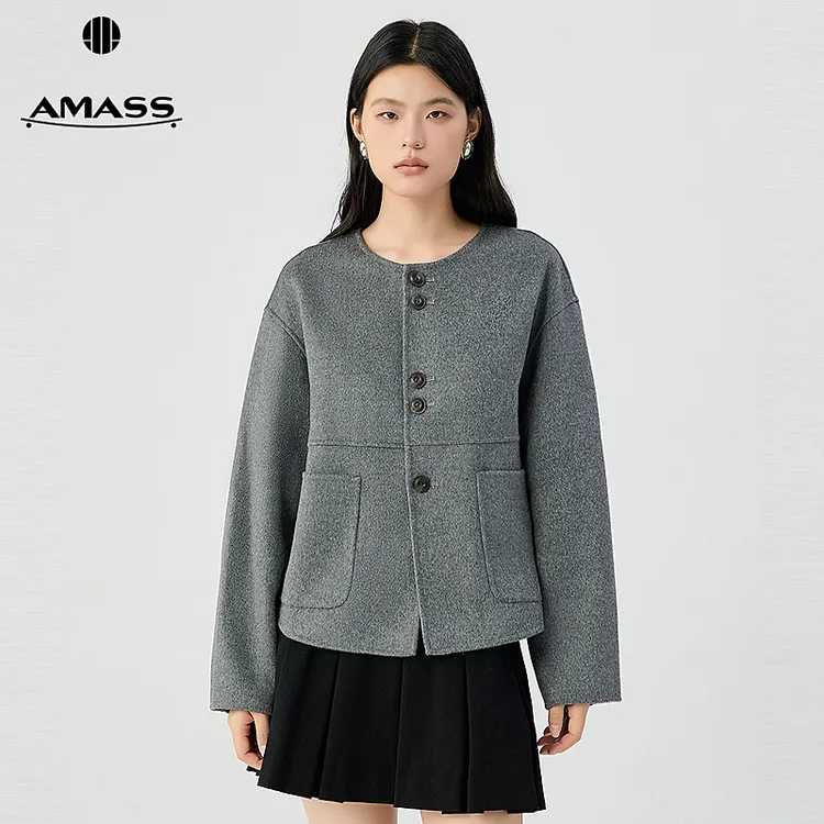 阿玛施AMASS 时尚简约复古剪裁大口袋圆领宽松厚款羊毛外套540006