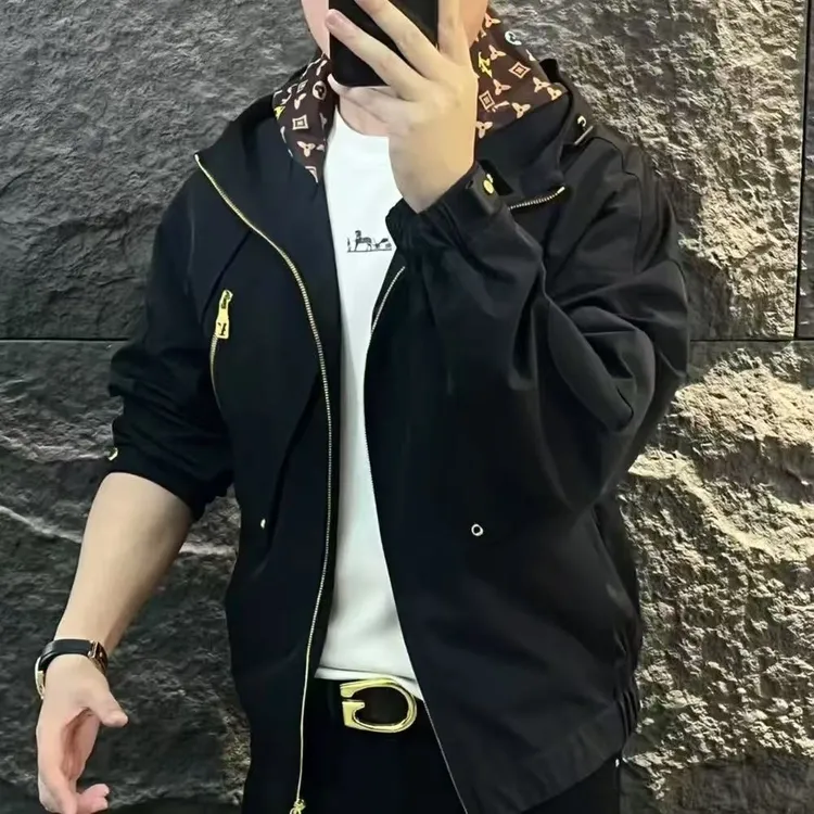 【欧陆男装】秋款狂欢潮流时尚个性春秋胸标轻奢透气连帽休闲夹克