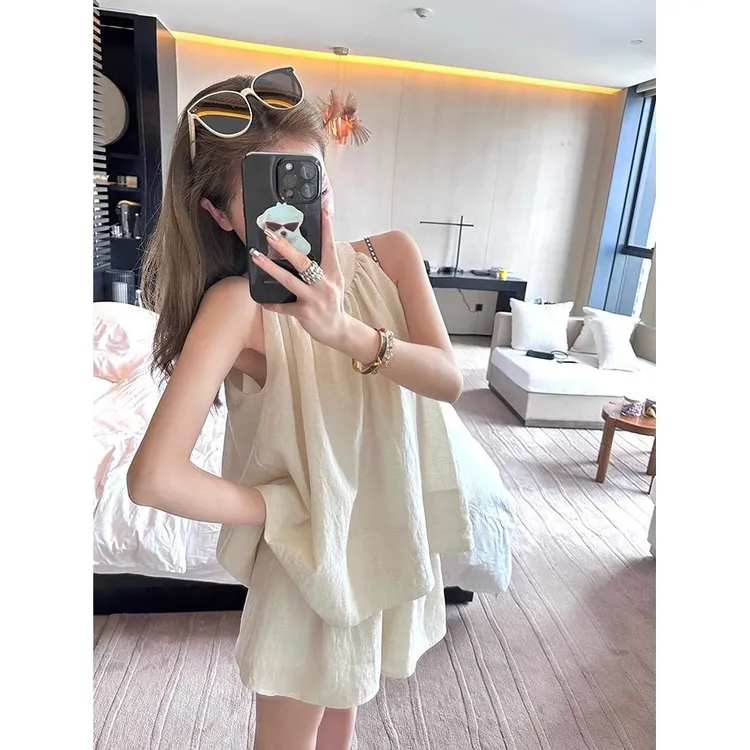 清新吊带无袖漏肩挂脖上衣短裤两件套夏季新款ins休闲套装遮肚