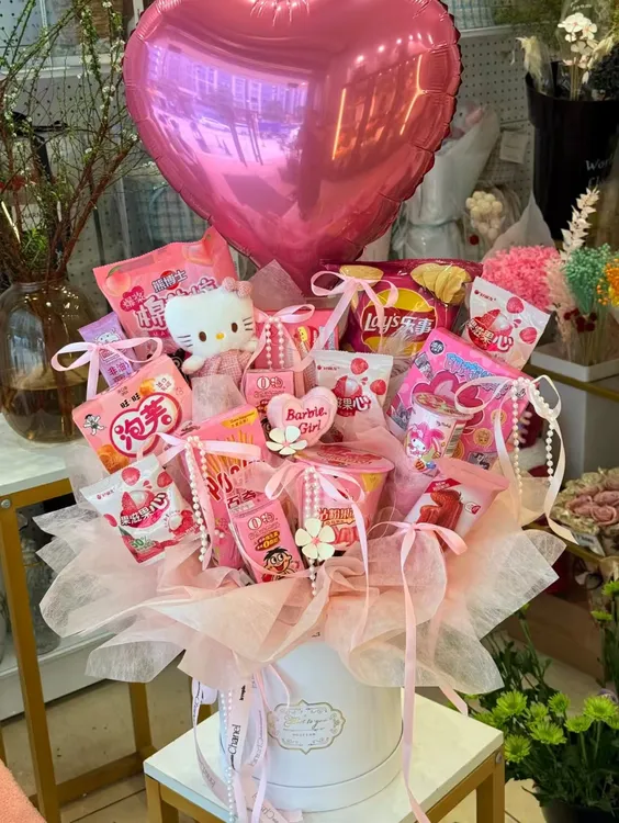 kt猫零食抱抱桶生日惊喜礼物送小朋友女孩鲜花diy玩偶花束儿童节