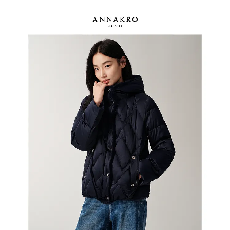 玖姿·安娜蔻KWFD03333优雅水貂毛连帽短款鸭绒羽绒服女2025冬新款