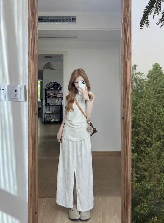 夏季新款洋气衣服女韩系小众褶皱收腰背心肌理感别致上衣直筒裤