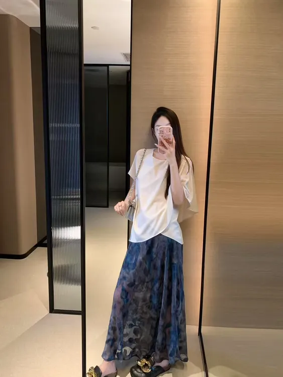 2025秋季新款韩系时尚不规则交叉圆领上衣蓝色碎花鱼尾半身连衣裙