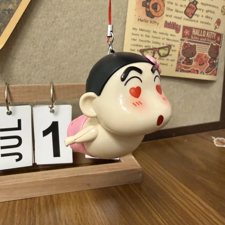 【甜星】蜡笔小新可爱满眼爱心语音发声挂件送男女朋友礼物用品