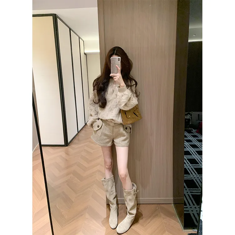 2025新款女士秋冬季韩系慵懒风V领短款休闲宽松毛衣高腰显瘦短裤