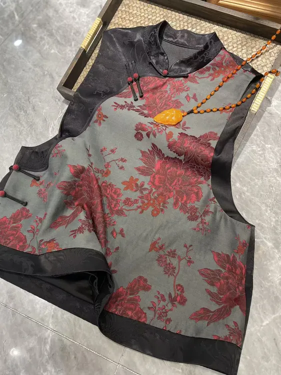 谢美丽-精选灰绿红花印花气质马甲新中式