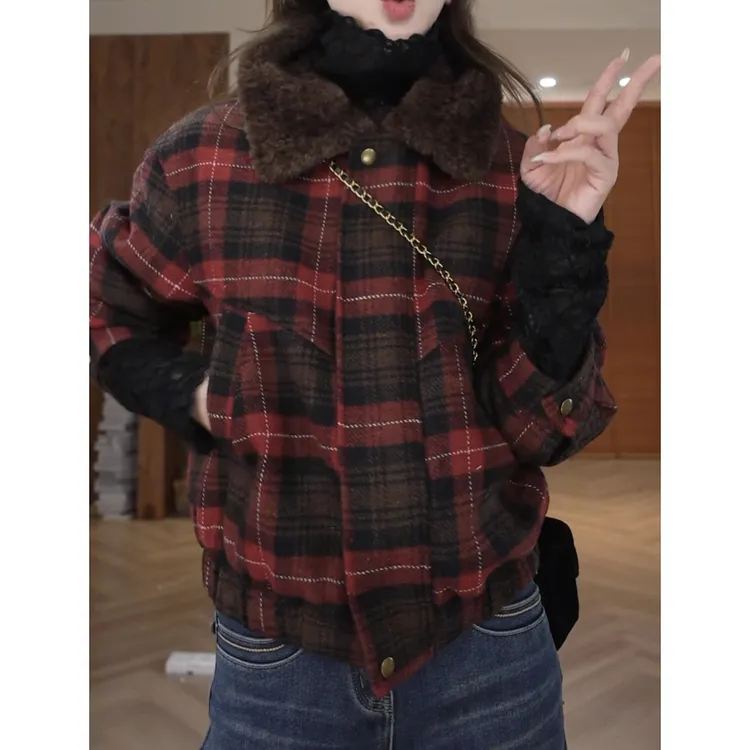 2025冬季新款小众设计感撞色格子翻领拉链加厚保暖减龄气质短外套