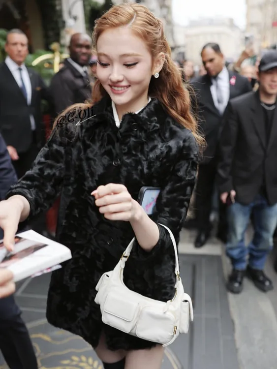 皮毛一体环保小湖羊气质翻领毛毛外套年轻款女冬季修身中长款大衣