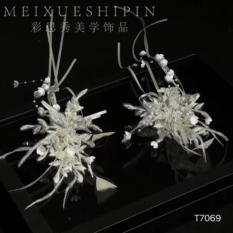 T7069新款超仙白色羽毛蕾丝花瓣铃兰花朵流苏发夹新娘头饰