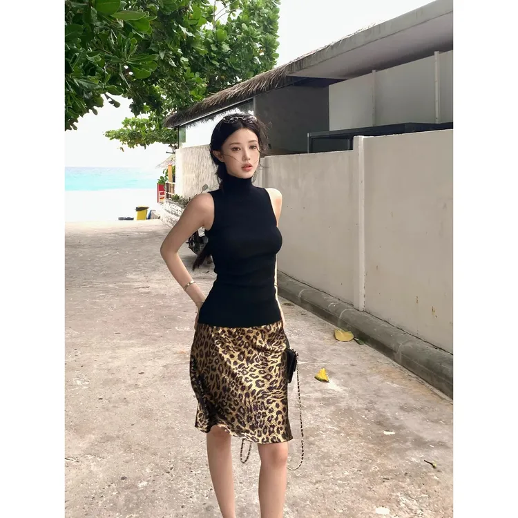 【番茄妹妹】复古鎏金 烫金豹纹A字高腰半身裙+高领无袖针织上衣