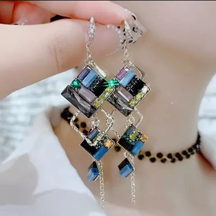 铜合金合成锆石耳饰 2025爆款小众首饰精美时尚女士耳饰耳环