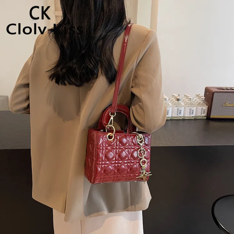 Clolv Kiss小CK路遥女包漆皮戴妃包包女2025新款小众设计高级感手