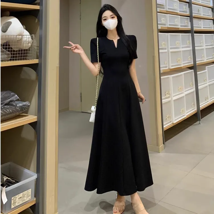 大码赫本风黑色连衣裙夏季胖mm显瘦茶歇法式高级感超好看气质长裙