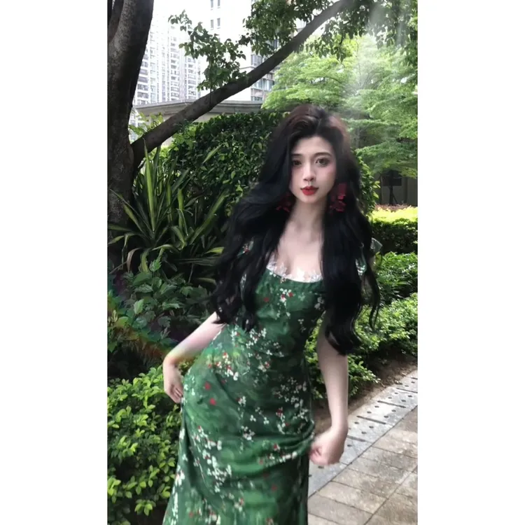 MARIE.COCO法式绝美复古蕾丝方领绿色碎花连衣裙女小飞袖掐腰长裙