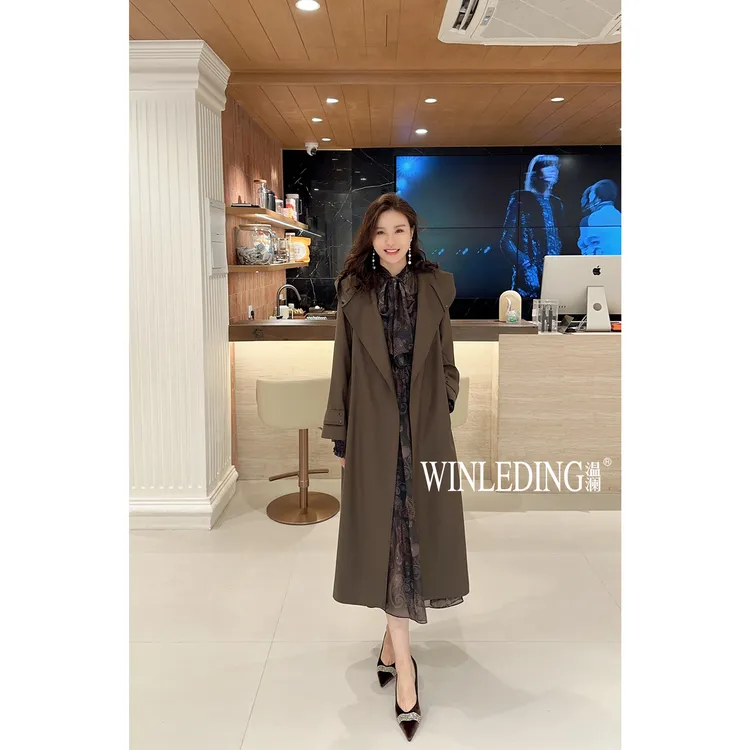 温澜服饰·澜“苏黎世”连帽休闲阔版风衣70676