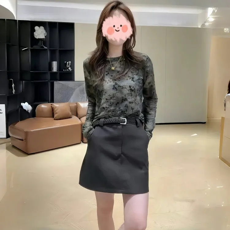 2025早秋新款韩版小众轻奢打底长袖扎染上衣气质显瘦百搭短裙套装