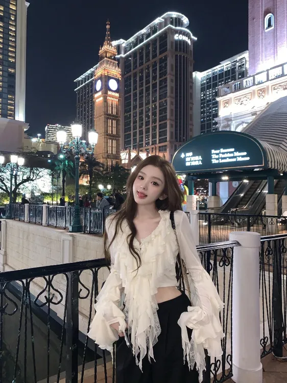 纯欲风法式蕾丝荷叶边V领不规则辣妹性感短款上衣气质小香风衬衣