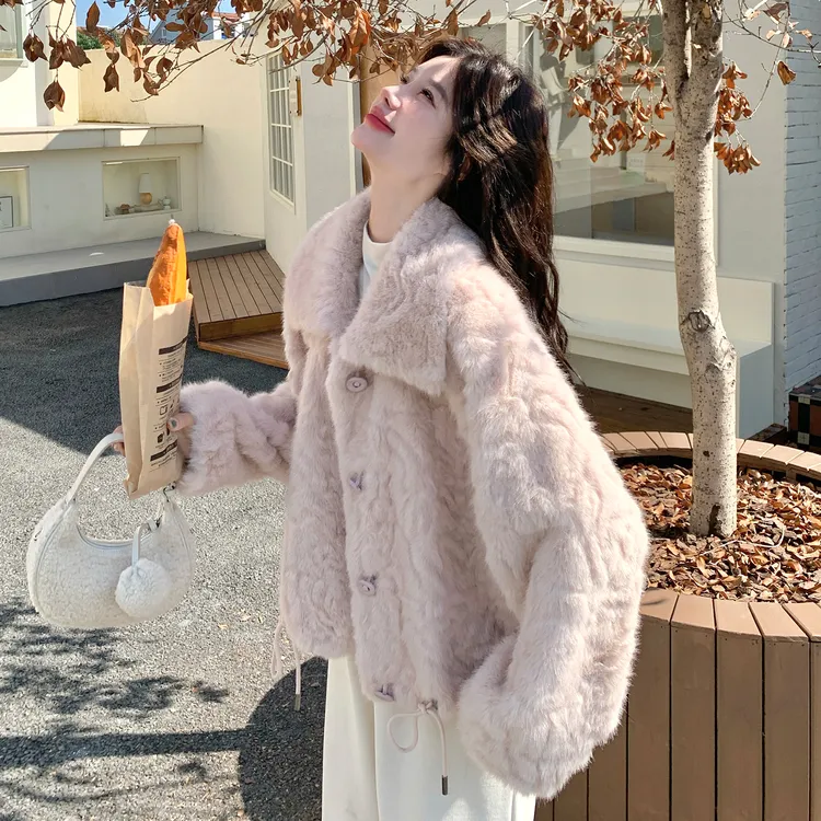 粉色甜美温柔风翻领仿皮毛一体外套女2025冬新款韩系时尚减龄上衣