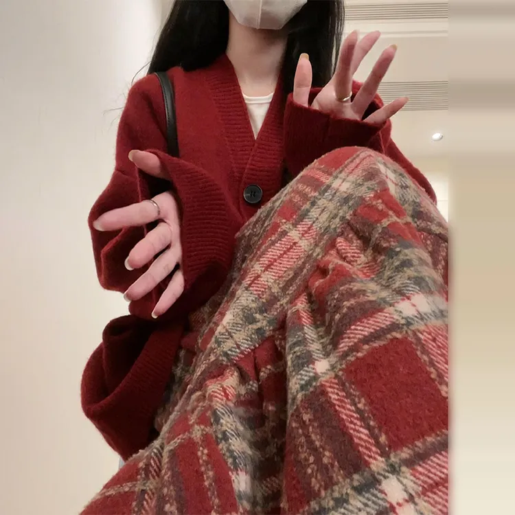 红色格子毛呢半身裙女秋冬200斤胖mm大码韩系穿搭a字中长款蛋糕裙