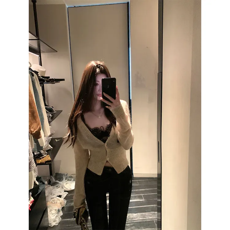 法式V领长袖针织开衫女早秋纯欲气质高级感修身显瘦辣妹短款上衣