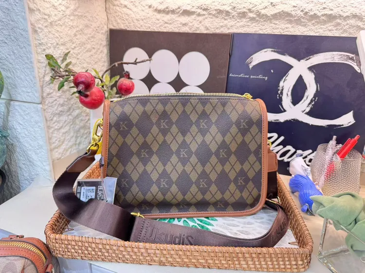 耐刮格子韩版竖式时尚单肩斜挎包斜跨包邮差包奢侈