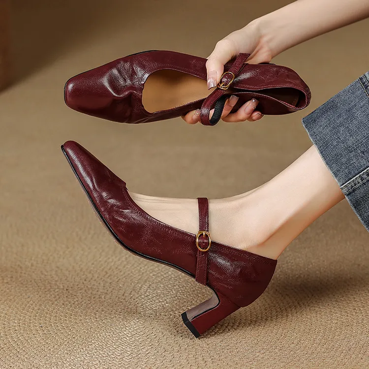 5.5cm复古风酒红色玛丽珍鞋粗跟方头一字带单鞋百搭不累脚高跟鞋